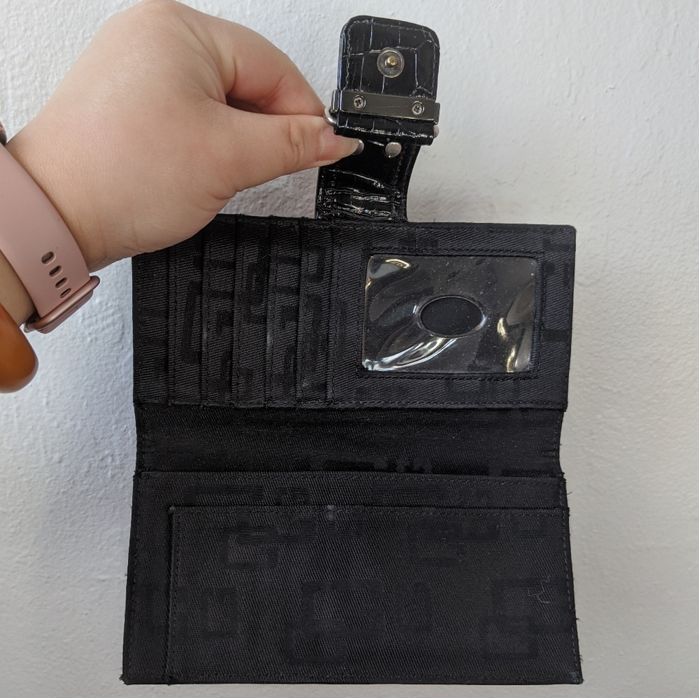 GUESS Wallets - Picture 2 of 6